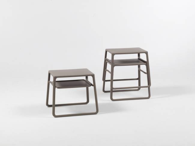 Столик пластиковый для лежака Pop тортора 440х395х385 мм Столик пластиковый для лежака Pop тортора 440х395х385 мм