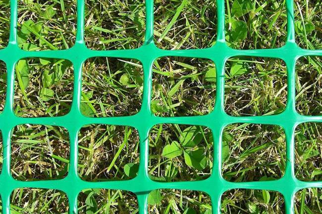 Сетка пластиковая от кротов Black Mole 2х50 м (100 кв.м.) Сетка пластиковая от кротов Black Mole 2х50 м (100 кв.м.)